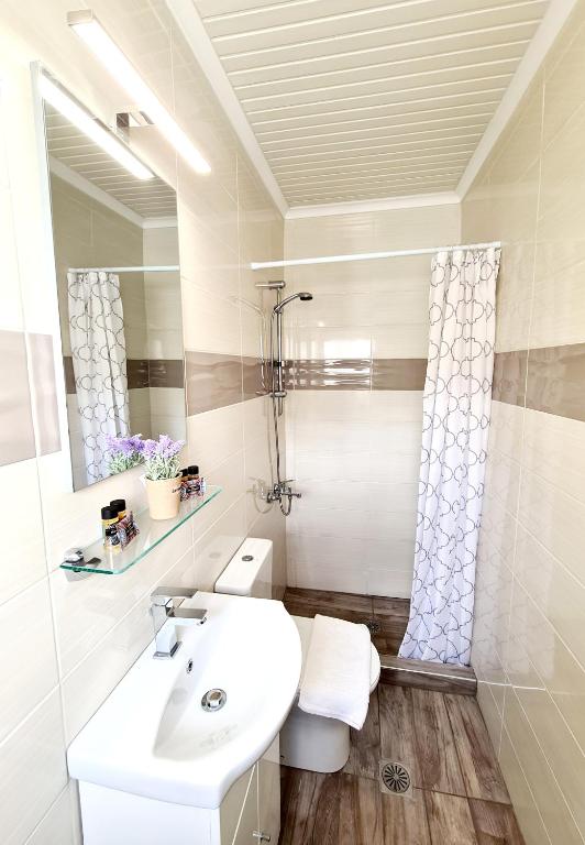 Koupelna v ubytování Avra Rooms
