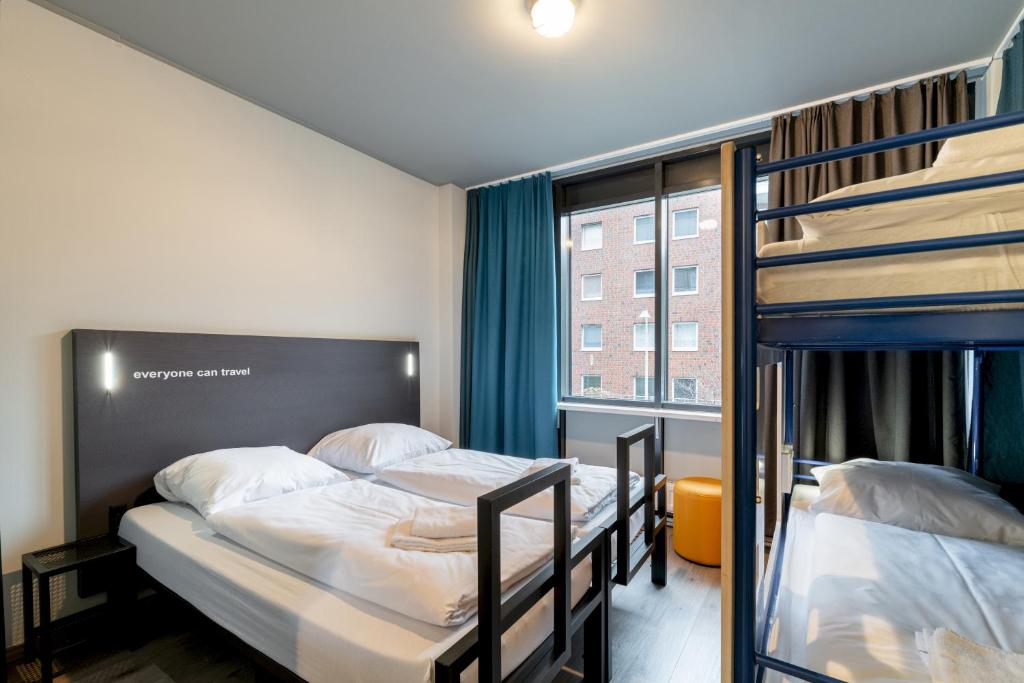 
Family Room (2 Adults + 2 Children)
