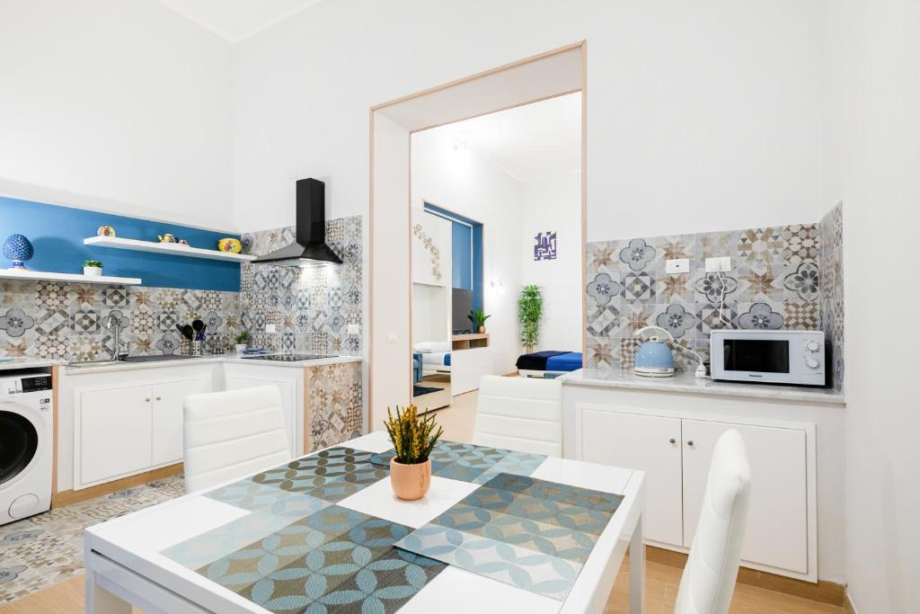 Kuchyň nebo kuchyňský kout v ubytování Palazzo Butera Cozy Studio Apartment