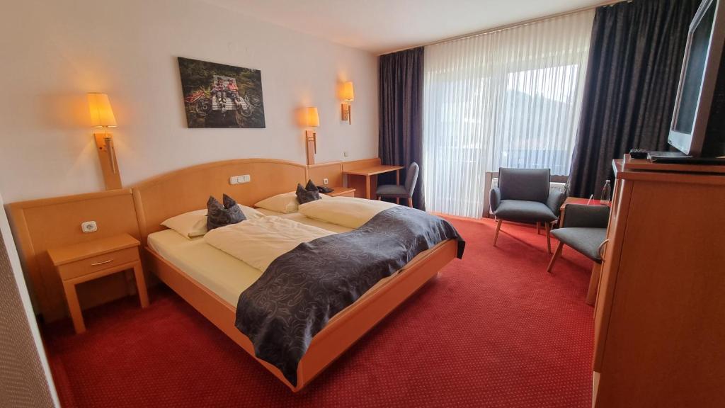 Postel nebo postele na pokoji v ubytování Sporthotel Zum Hohen Eimberg