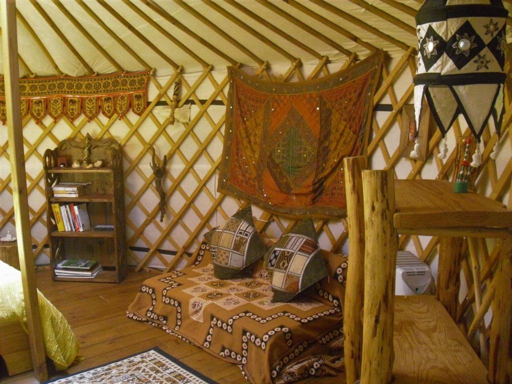 Posezení v ubytování Green Man yurt