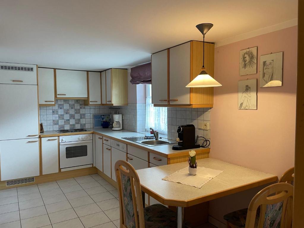 Kuchyň nebo kuchyňský kout v ubytování Ferienhaus Leeb