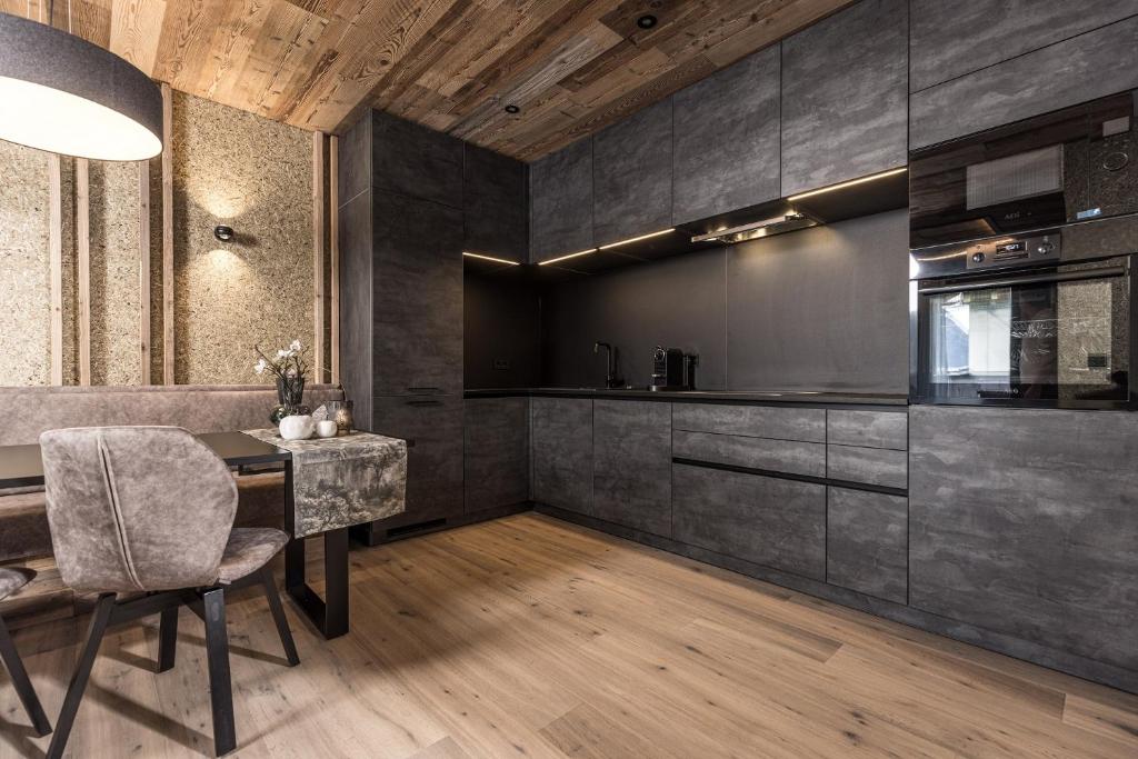 Kuchyň nebo kuchyňský kout v ubytování Perfect Lodgings Wiesing