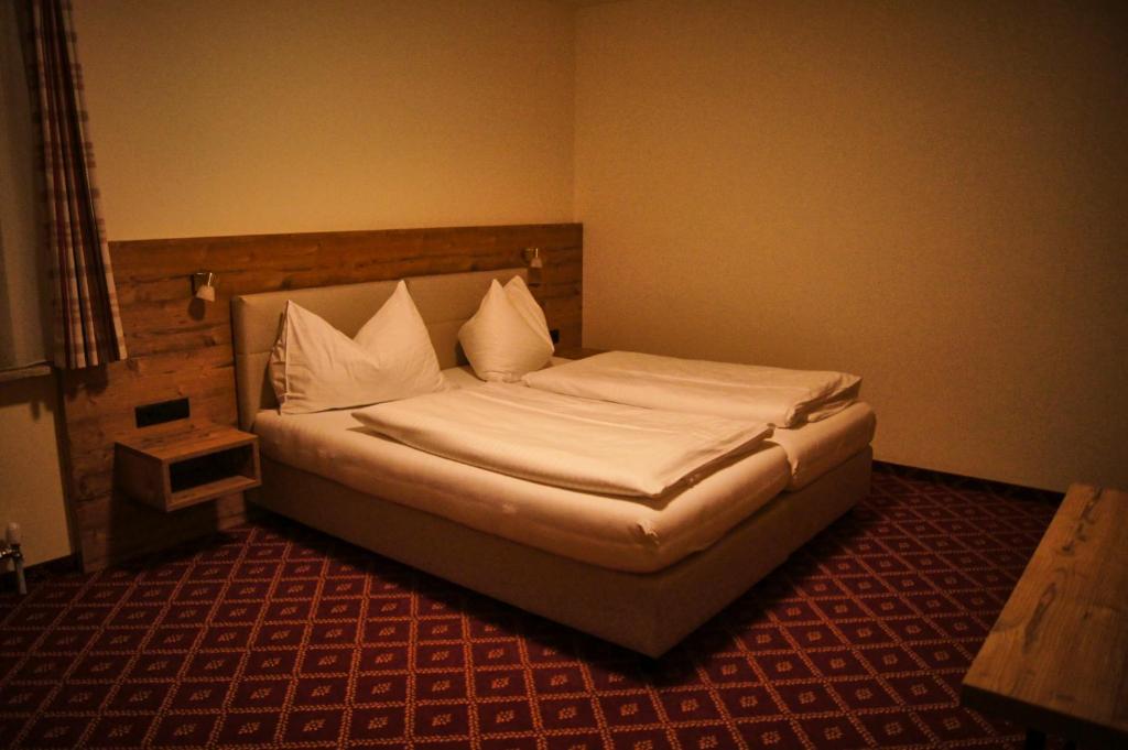 Postel nebo postele na pokoji v ubytování Hotel-Restaurant Schwaiger***