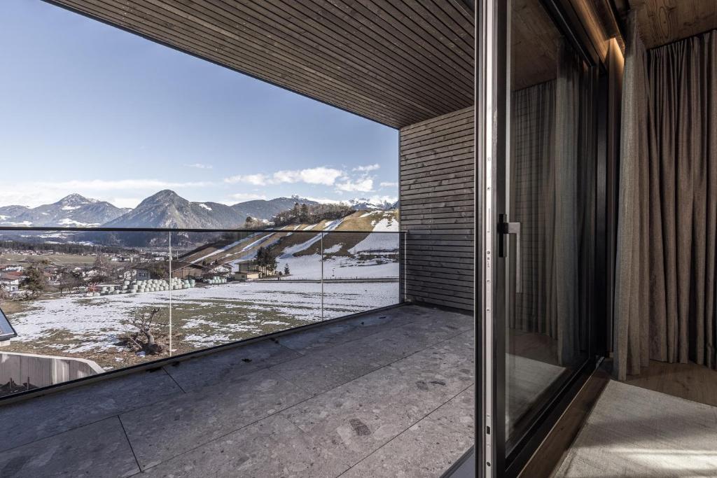 Nespecifikovaný výhled na hory nebo výhled na hory při pohledu z aparthotelu