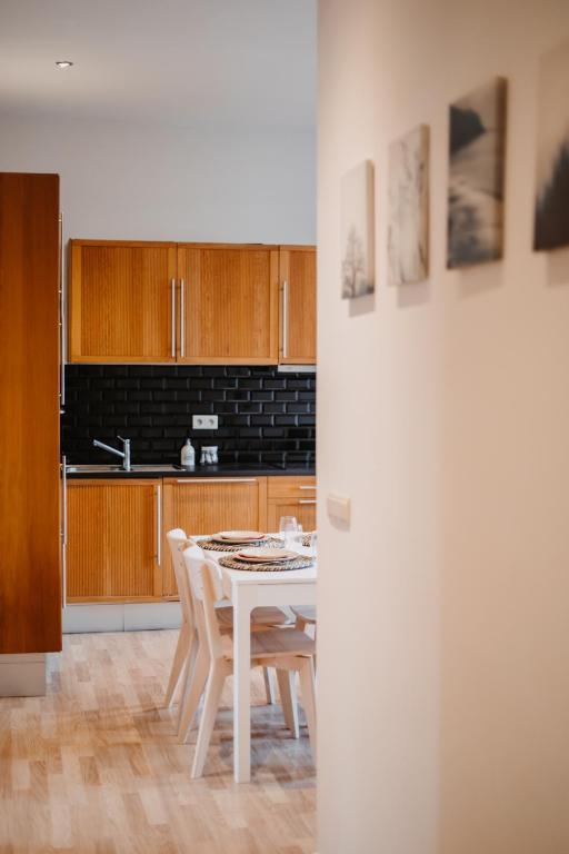 Central and Cozy in Brussels - Twee Slaapkamers Appartement