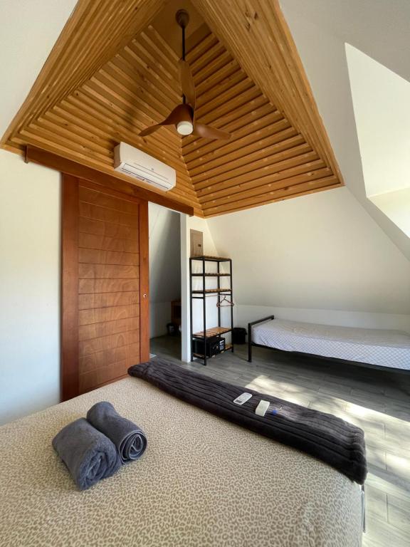 Postel nebo postele na pokoji v ubytování Pyramid Tamarindo Luxury Hotel