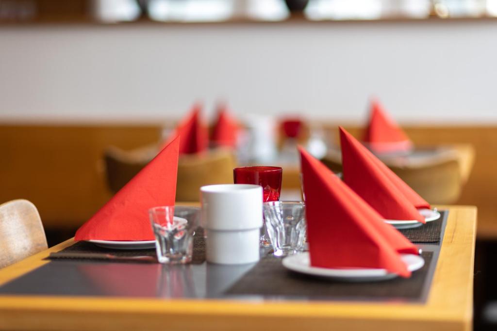Restaurace v ubytování Hotel Bären Niederscherli