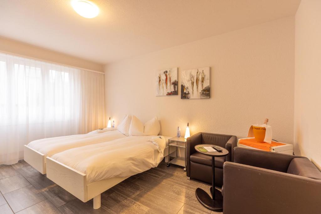 Postel nebo postele na pokoji v ubytování Hotel Bären Niederscherli