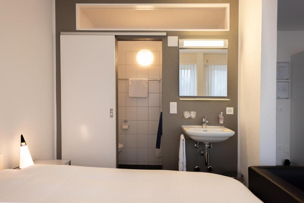 Koupelna v ubytování Hotel Bären Niederscherli