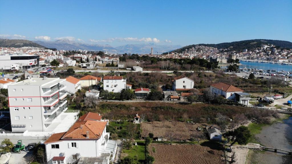 Fotografia z galérie ubytovania Luxury 90 m2 apt w balcony & spectacular sea view v Trogiri