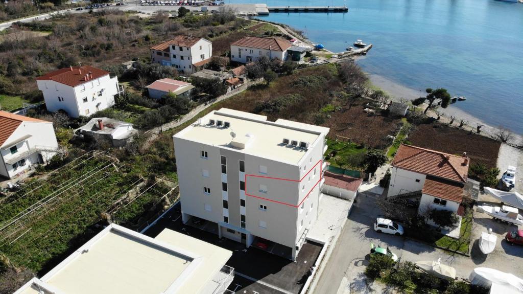 Luxury 90 m2 apt w balcony & spectacular sea view
