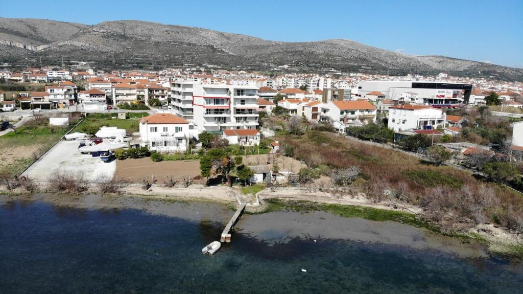 Fotografia z galérie ubytovania Luxury 90 m2 apt w balcony & spectacular sea view v Trogiri
