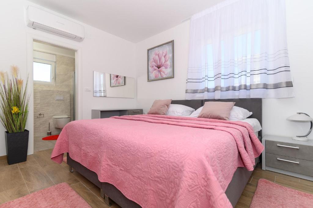 Fotografia z galérie ubytovania Luxury 90 m2 apt w balcony & spectacular sea view v Trogiri