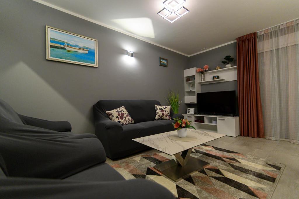 Fotografia z galérie ubytovania Luxury 90 m2 apt w balcony & spectacular sea view v Trogiri