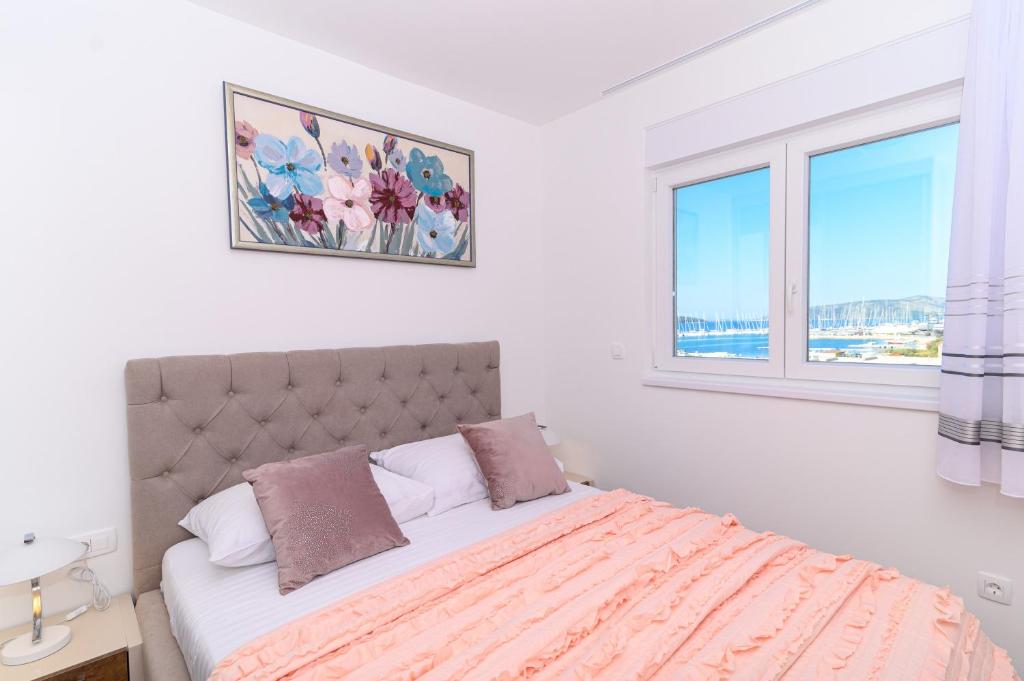 Fotografia z galérie ubytovania Luxury 90 m2 apt w balcony & spectacular sea view v Trogiri