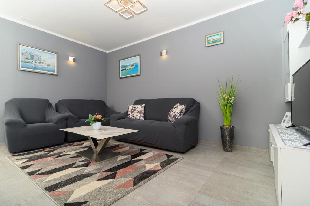 Fotografia z galérie ubytovania Luxury 90 m2 apt w balcony & spectacular sea view v Trogiri
