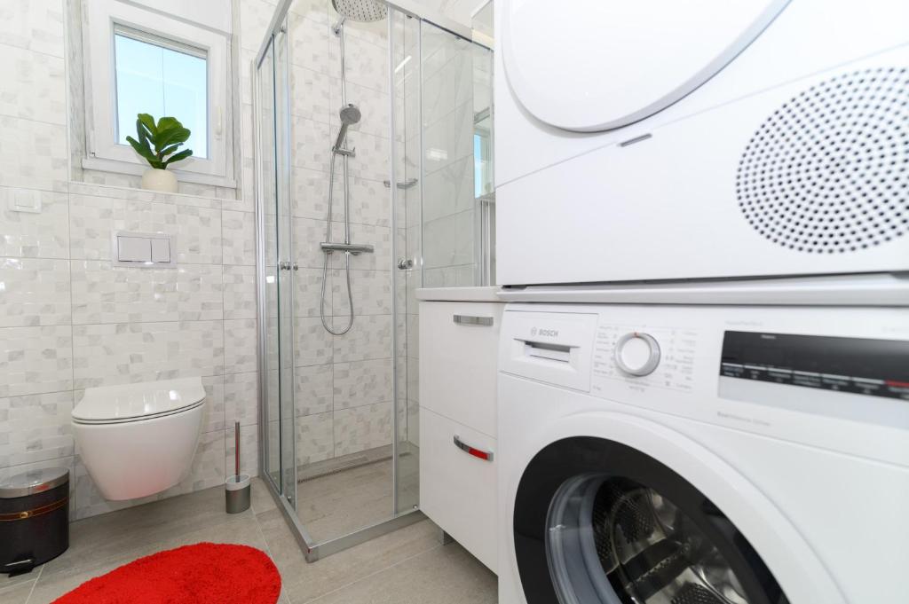 Fotografia z galérie ubytovania Luxury 90 m2 apt w balcony & spectacular sea view v Trogiri