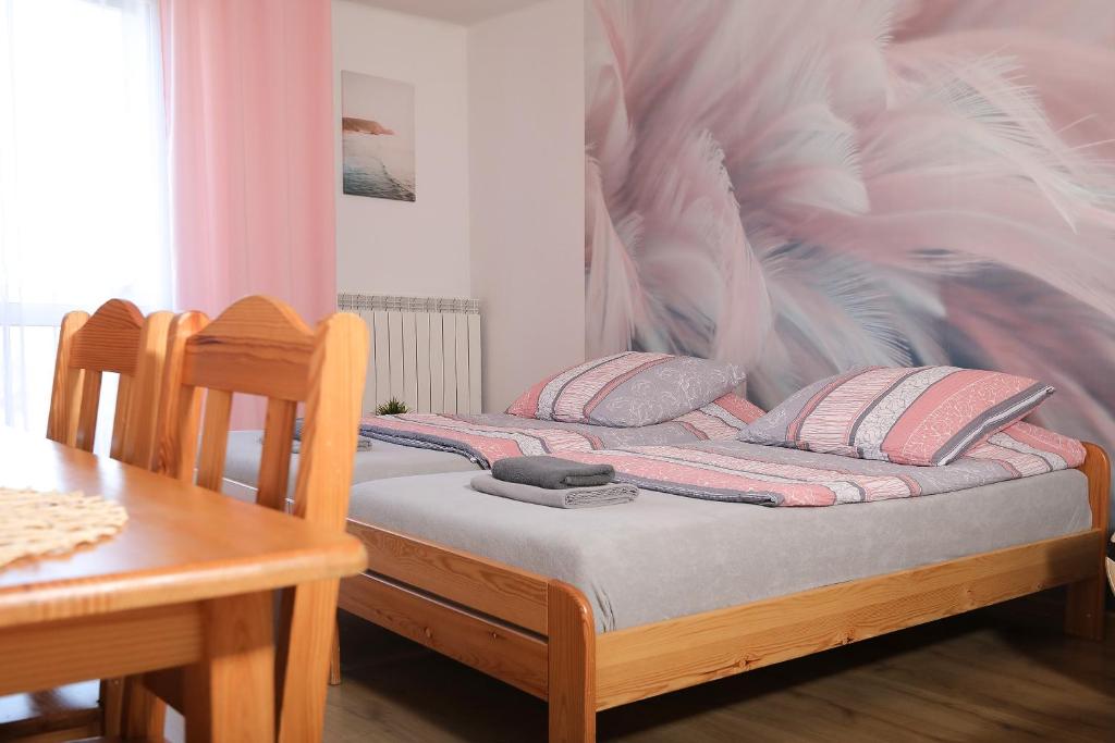 Posteľ alebo postele v izbe v ubytovaní Apartamenty Częstochowa