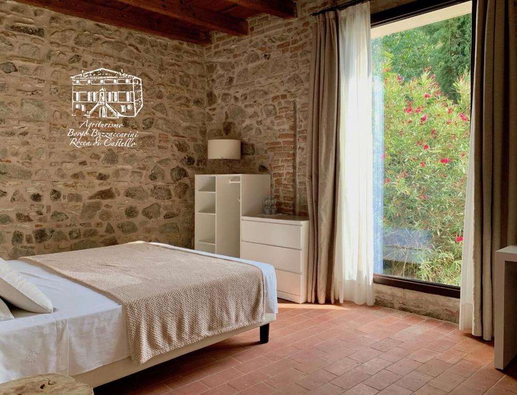 Postel nebo postele na pokoji v ubytování Agriturismo Borgo Buzzaccarini Rocca di Castello