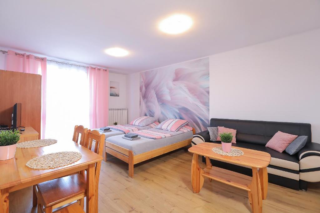 Posteľ alebo postele v izbe v ubytovaní Apartamenty Częstochowa