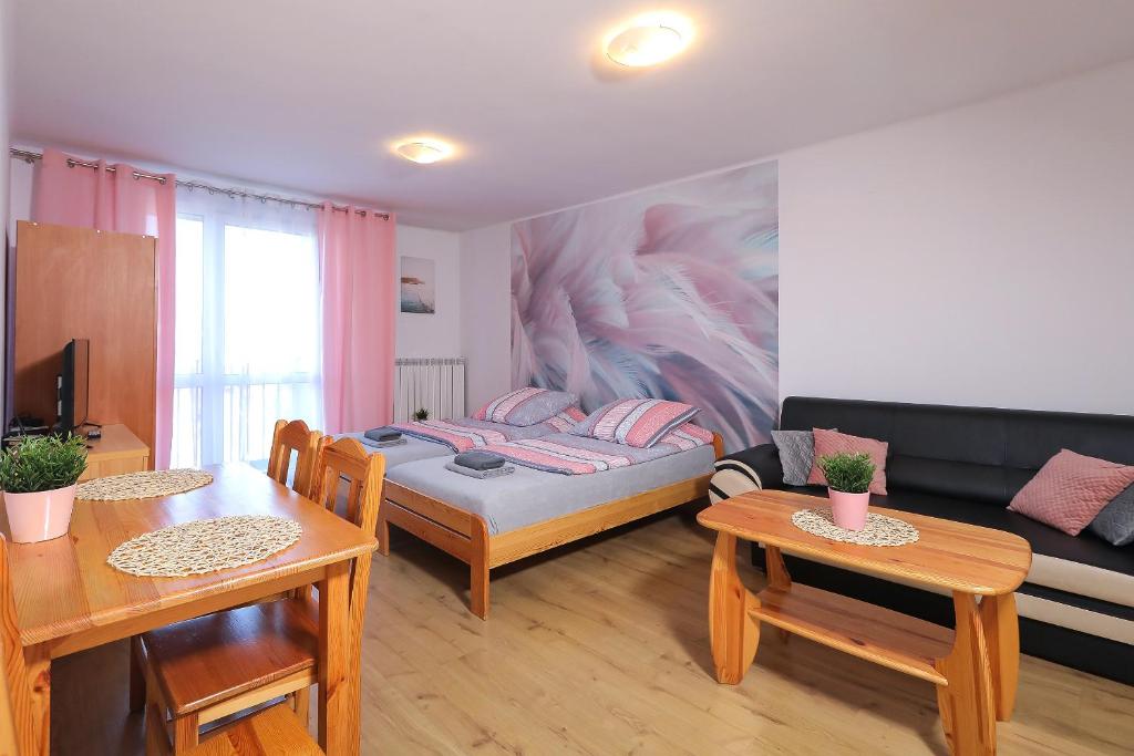 Posteľ alebo postele v izbe v ubytovaní Apartamenty Częstochowa