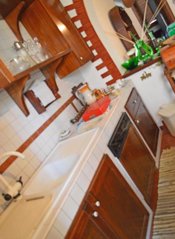 Kuchnia lub aneks kuchenny w obiekcie Villa Luigina - seafront villa in Capo d'Orlando