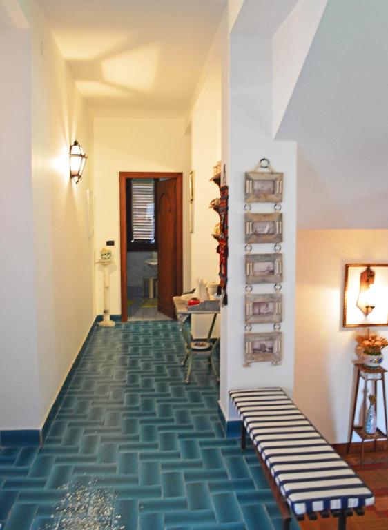 Część wypoczynkowa w obiekcie Villa Luigina - seafront villa in Capo d'Orlando