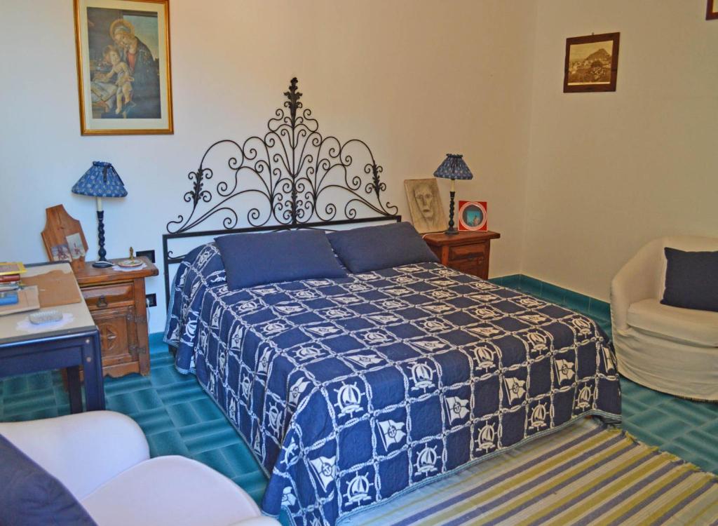 Łóżko lub łóżka w pokoju w obiekcie Villa Luigina - seafront villa in Capo d'Orlando