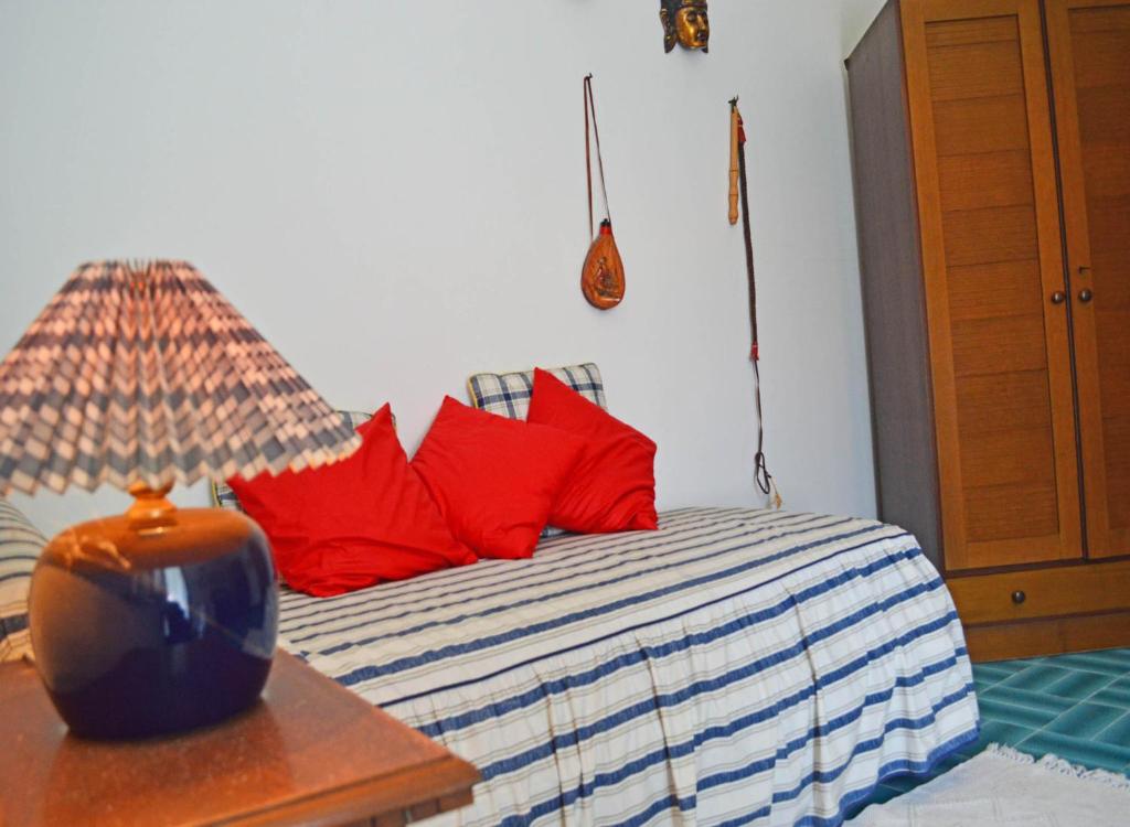 Łóżko lub łóżka w pokoju w obiekcie Villa Luigina - seafront villa in Capo d'Orlando