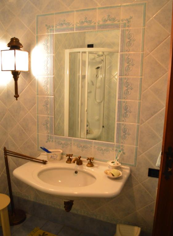 Łazienka w obiekcie Villa Luigina - seafront villa in Capo d'Orlando