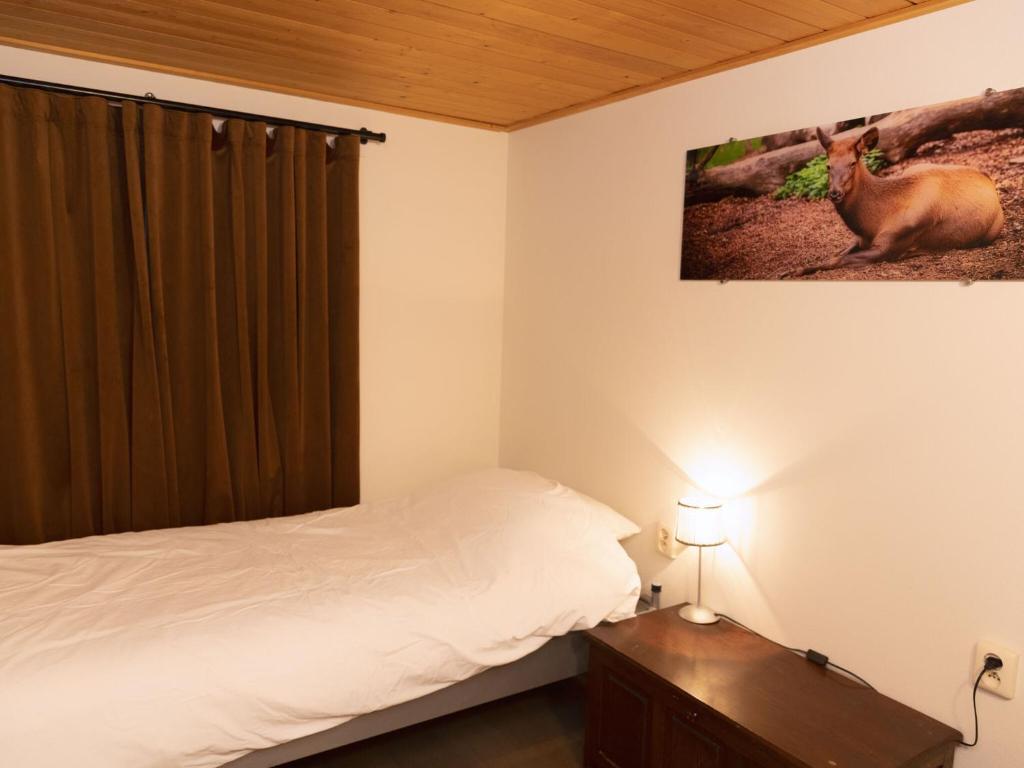 Postel nebo postele na pokoji v ubytování Chalet in Manhay for 9 Person