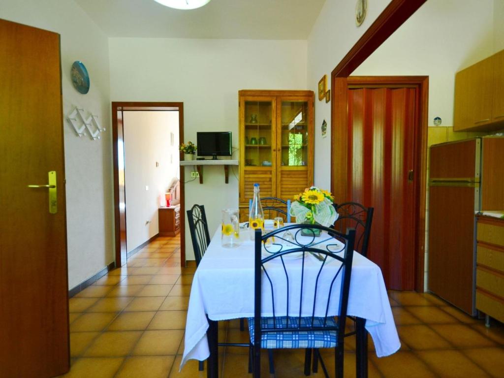 Kuchyň nebo kuchyňský kout v ubytování Holiday Home in Fucecchio with Pool