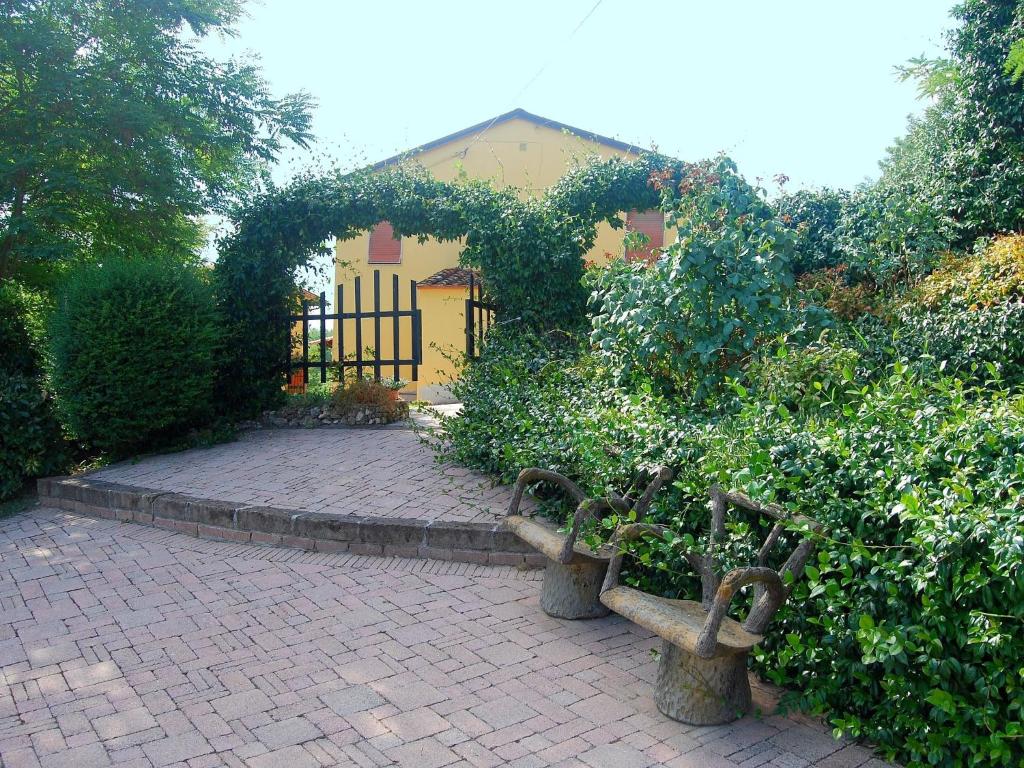 Zahrada ubytování Holiday Home in Fucecchio with Pool