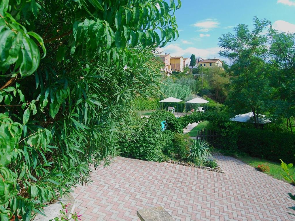 Zahrada ubytování Holiday Home in Fucecchio with Pool