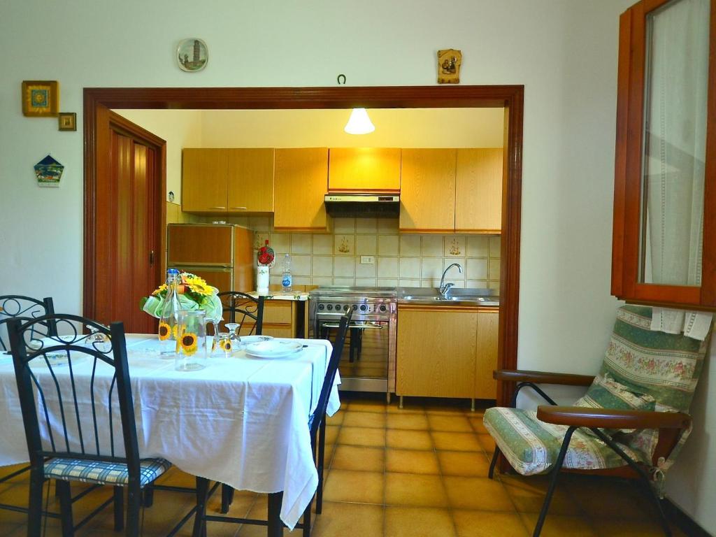 Kuchyň nebo kuchyňský kout v ubytování Holiday Home in Fucecchio with Pool