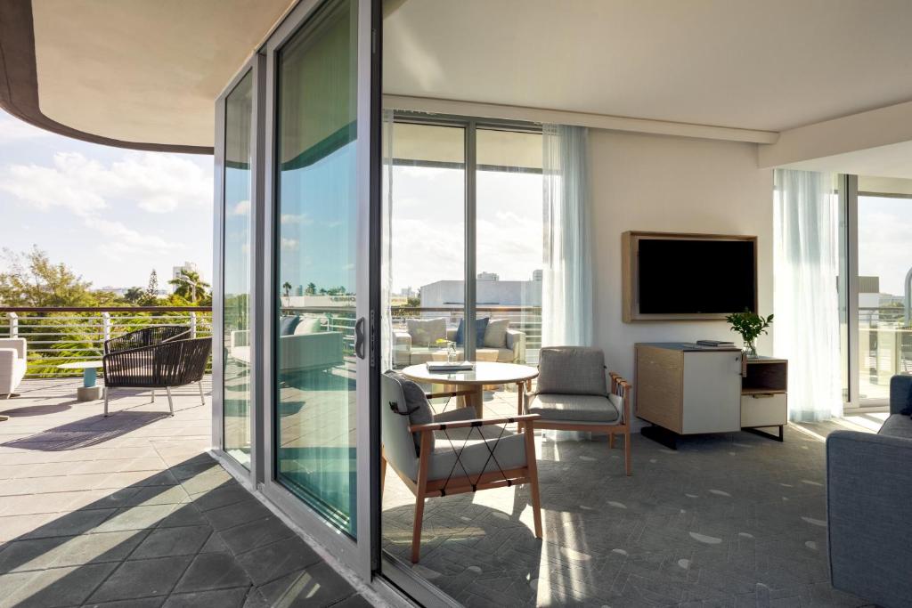 Kimpton - Hotel Palomar South Beach, an IHG Hotel - Sala Rei Premium De Canto Com Terraço