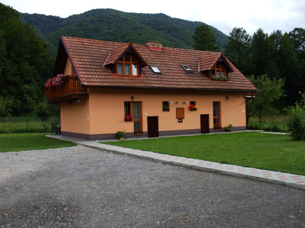 Výhľad na hory alebo výhľad na hory priamo z privátu