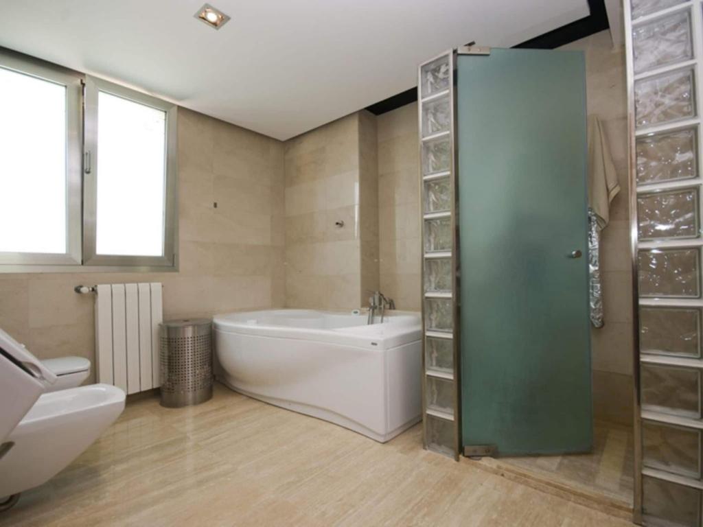 A bathroom at Belvilla by OYO Sammy