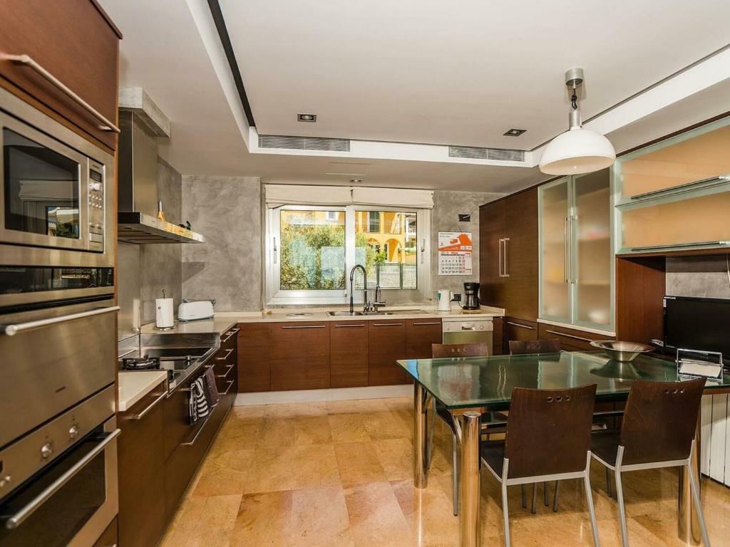 A kitchen or kitchenette at Belvilla by OYO Sammy
