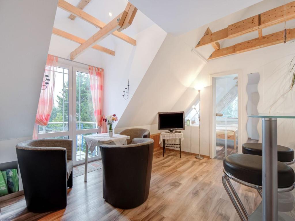 a living room with a table and chairs and a television at Apartment in Sch now in Berlin Brandenburg in Bernau bei Berlin