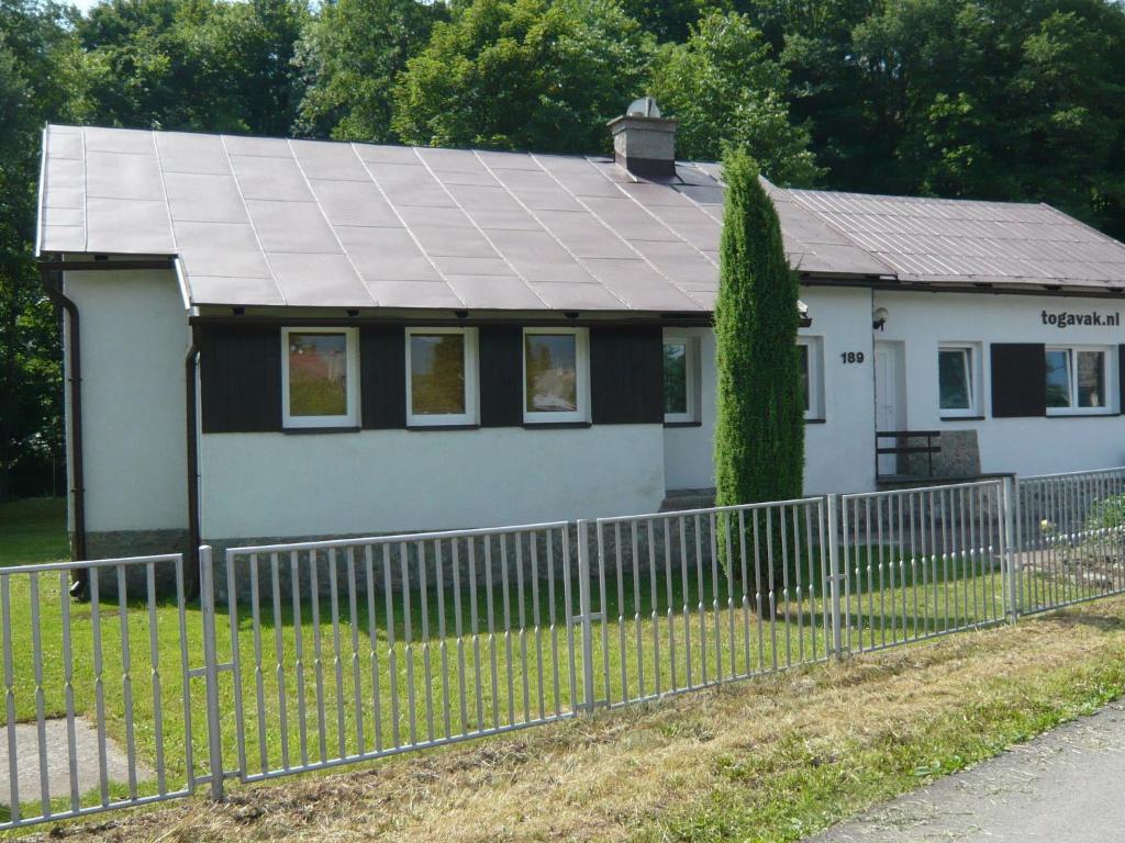 Fotografie z fotogalerie ubytování Serene Holiday Home in Mladé Buky with small pool, Trampoline & Skiing Nearby v Mladých Bukách