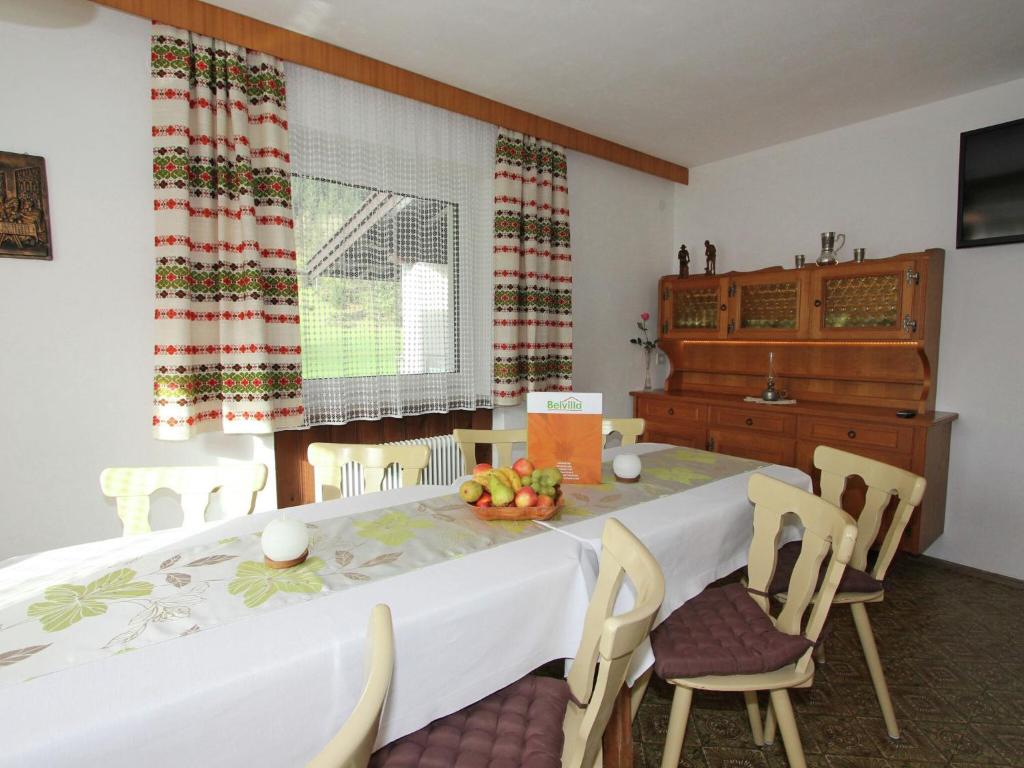 Televízia a/alebo spoločenská miestnosť v ubytovaní Apartment in Aschau im Zillertal near Ski Area