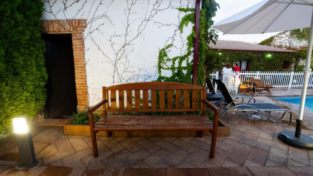 Bazén v ubytování CASA RURAL TRES VENTAS nebo v jeho okolí
