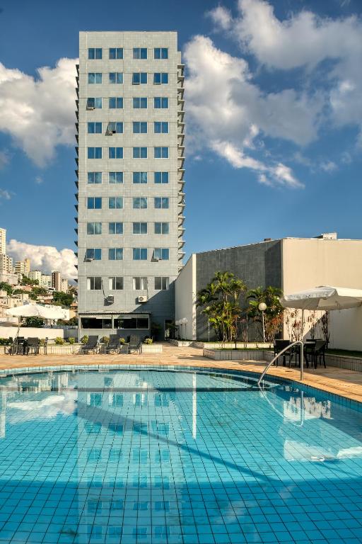 A piscina localizada em Mercure Belo Horizonte Savassi ou nos arredores