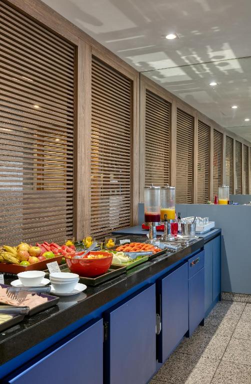 Comida no hotel ou em algum lugar perto