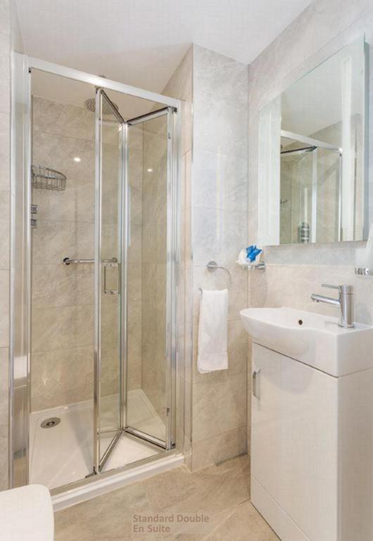 Un baño de Gardiner Lodge