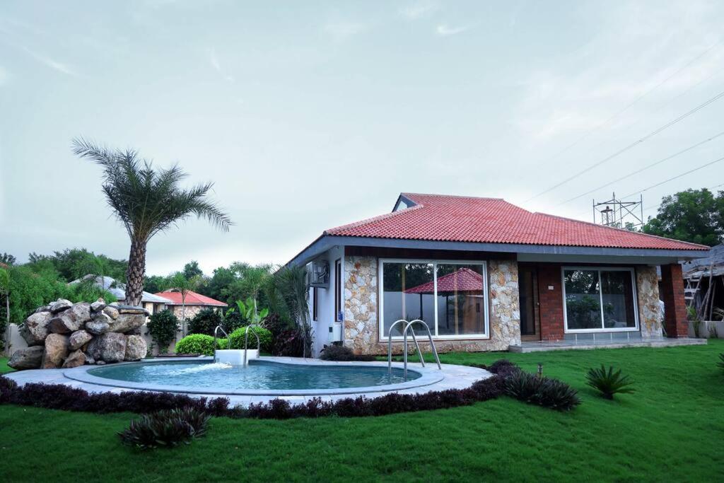 Entire Luxurious Villa with Private Pool, Umeta (updated prices 2024)