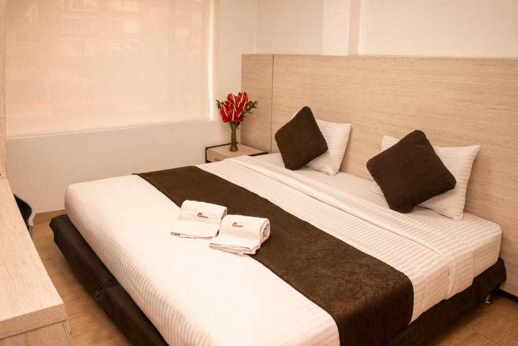 Postel nebo postele na pokoji v ubytování Hotel Bestmark Platino en Chapinero Bogota