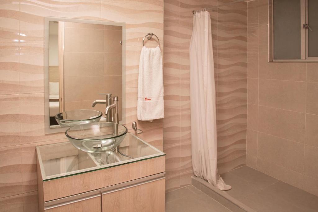 Koupelna v ubytování Hotel Bestmark Platino en Chapinero Bogota